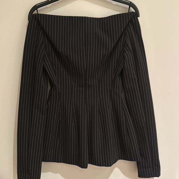 THEORY OFF THE SHOULDER PERFORM TECH PINSTRIPE BLAZER IN BLACK SIZE 2 - Picture 13 of 15